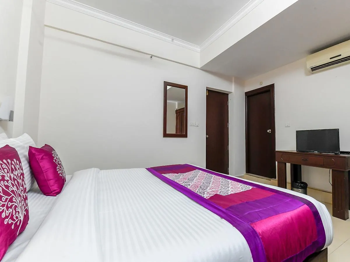 Oyo 11309 Hotel Green Land Residency Kochi 3*,  India