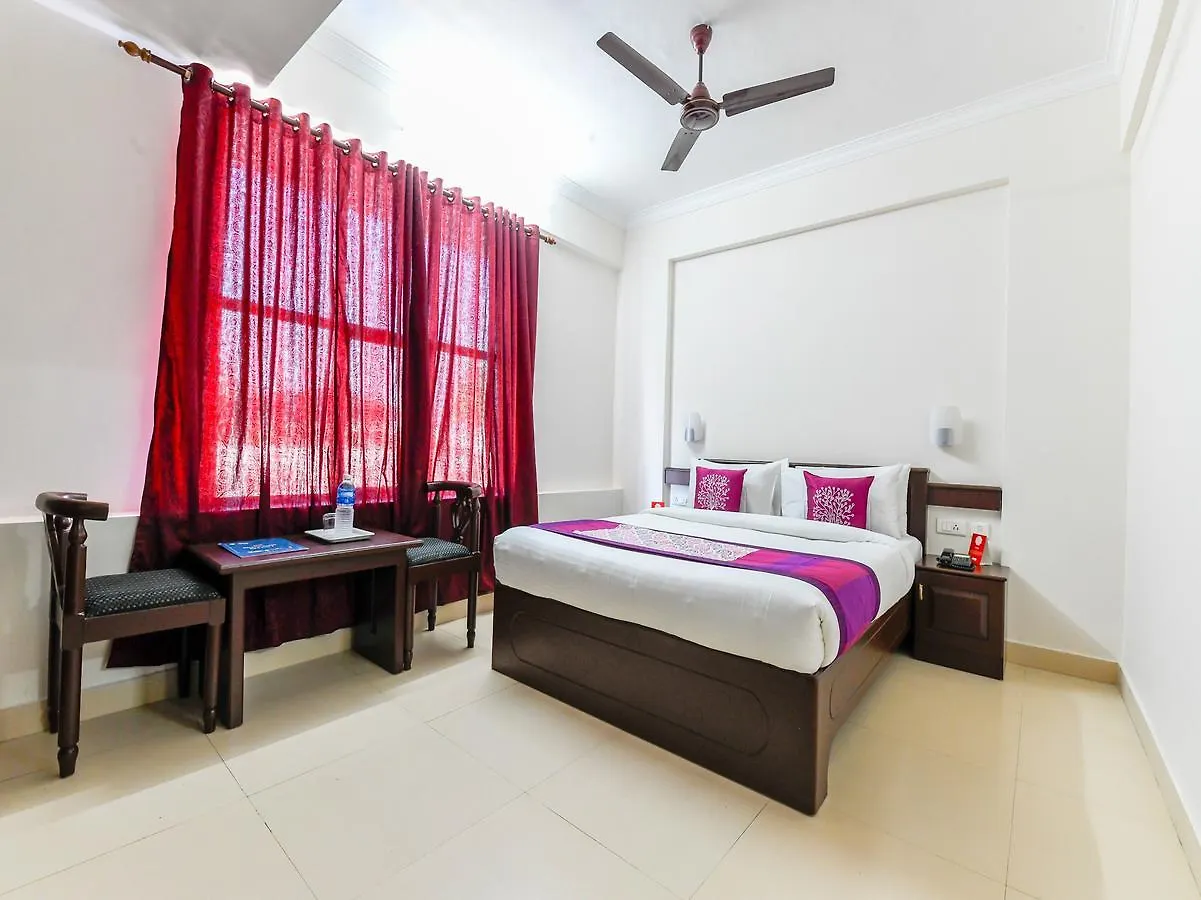 Oyo 11309 Hotel Green Land Residency Kochi 3*,  India